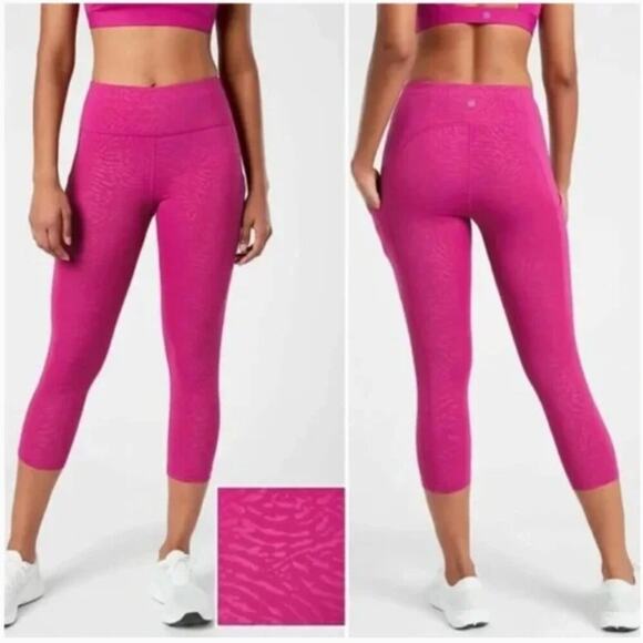 Athleta Ultimate Stash Pocket Printed Capri in Fiji Magnolia - Picture 1 of 5